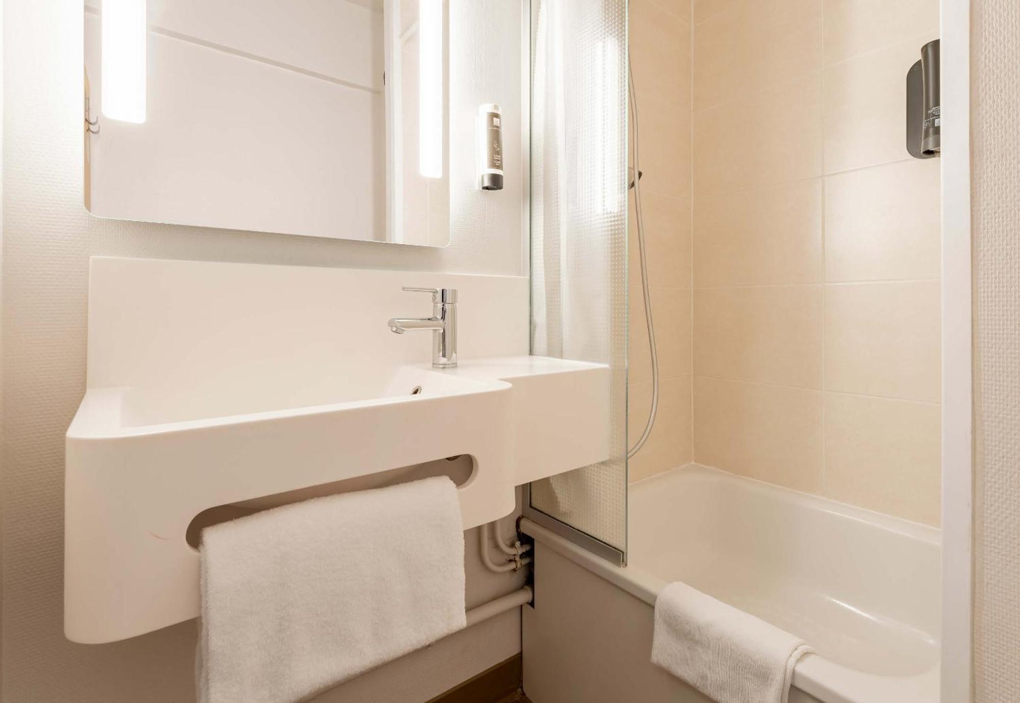 B&B Hotel Douai Parc Des Expos Кюенси Экстерьер фото