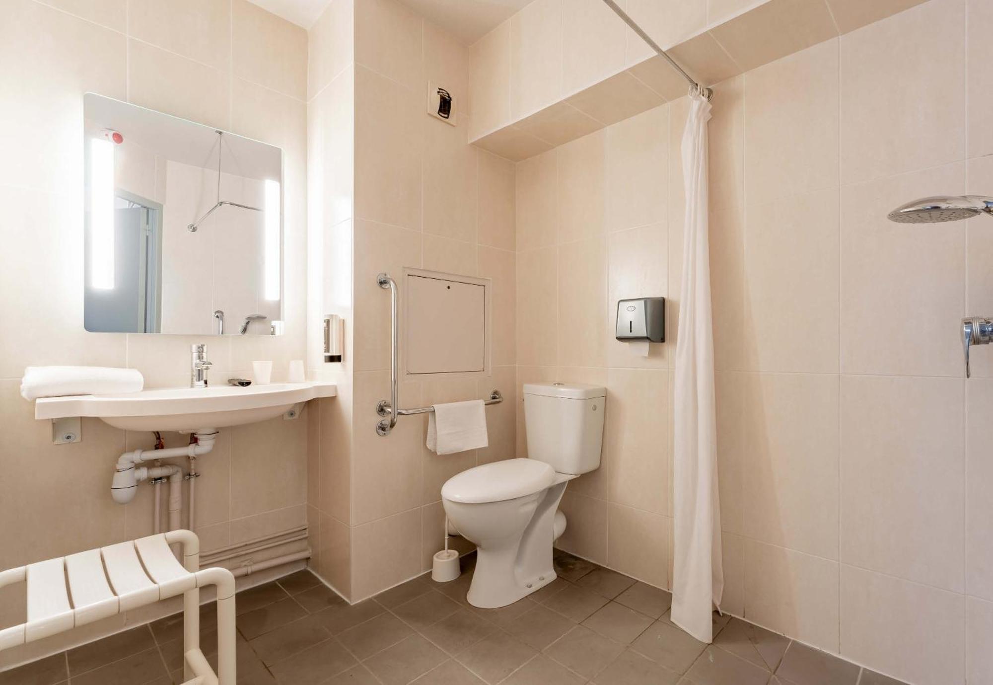 B&B Hotel Douai Parc Des Expos Кюенси Экстерьер фото
